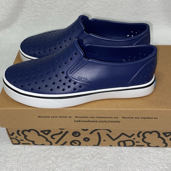 New Native regatta blue slip on shoe boys size 4 - Picture 4 of 5